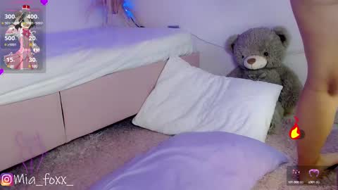 Mia online show from 02/10/25, 12:08