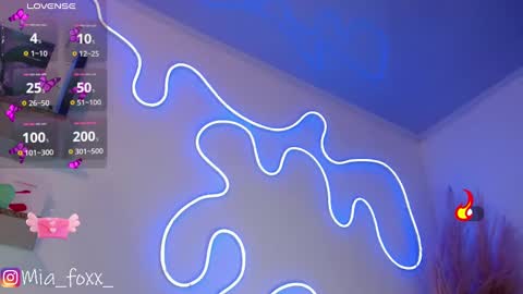 Mia online show from 03/08/25, 02:01