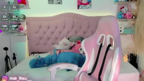 Mia online show from 11/13/25, 09:14