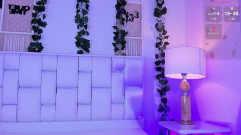 Mia online show from 04/07/26, 11:32