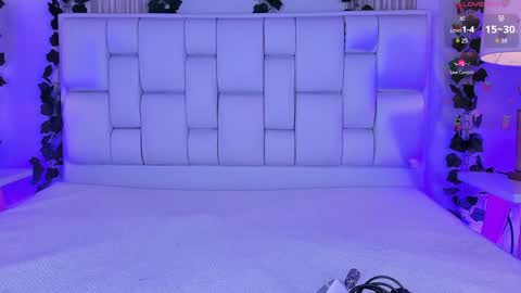 Mia online show from 04/12/26, 11:15