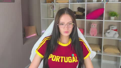 Mia online show from 04/14/26, 11:05