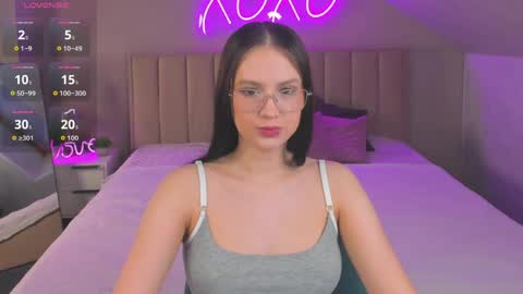 Mia online show from 04/20/26, 11:24