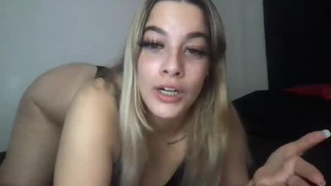 Mia Moji online show from 10/06/25, 12:46