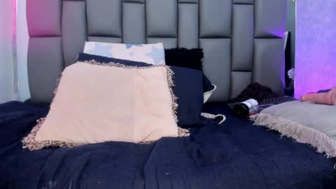 Mia online show from 02/03/25, 06:07