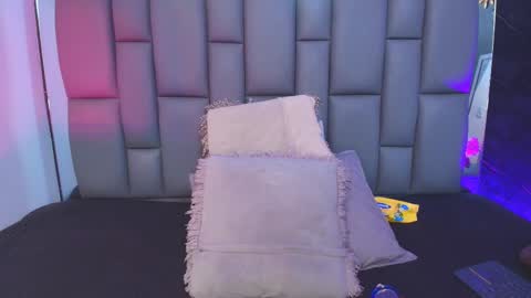 Mia online show from 10/02/25, 12:01