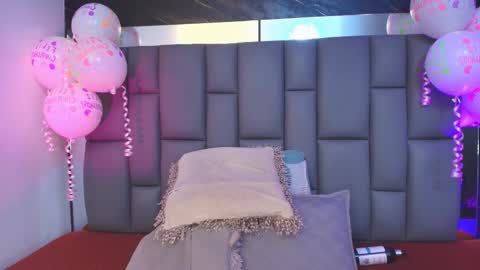 Mia online show from 10/11/25, 12:04