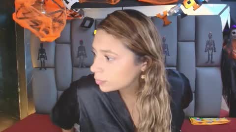 Mia online show from 10/21/25, 12:06