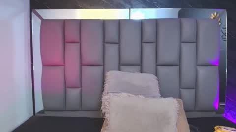 Mia online show from 11/19/25, 12:05