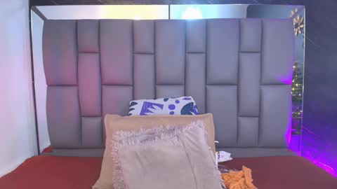 Mia online show from 11/27/25, 12:07