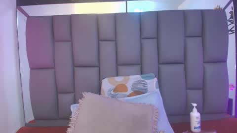 Mia online show from 01/17/26, 12:10