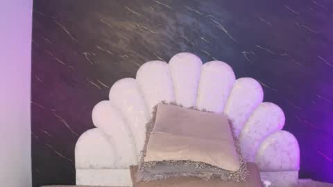 Mia online show from 03/30/26, 12:06