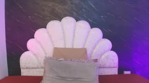 Mia online show from 04/09/26, 12:10