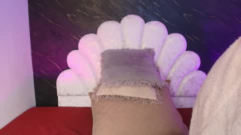 Mia online show from 04/23/26, 12:04