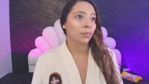 Mia online show from 04/27/26, 12:14