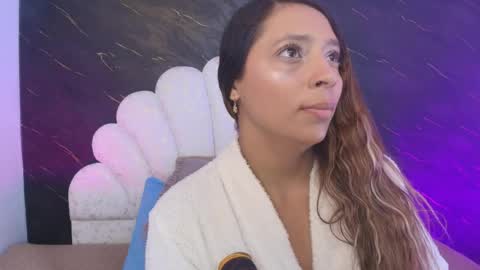 Mia online show from 06/09/26, 12:06