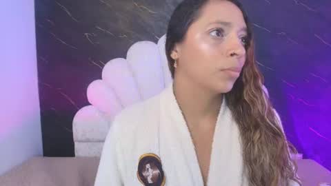 Mia online show from 06/10/26, 12:04