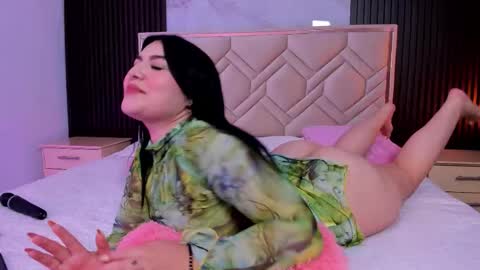 Miaa Farrel online show from 11/29/25, 07:39