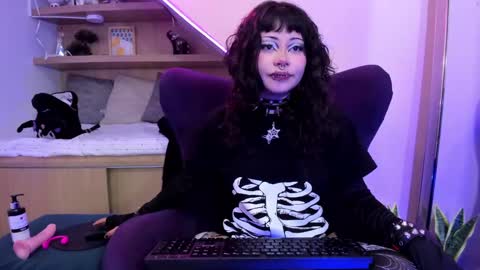 Mia online show from 02/02/25, 12:57