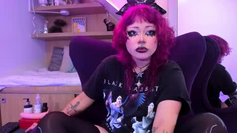 Mia online show from 02/23/25, 12:37