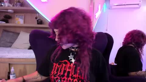 Mia online show from 03/05/25, 03:51