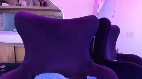 Mia online show from 03/12/25, 03:40