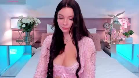 Mia online show from 04/15/26, 12:34