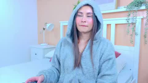 miaanderson__ online show from 04/19/26, 12:37