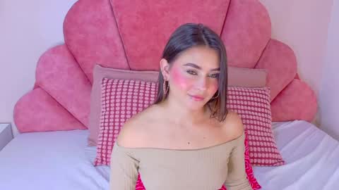 miaanderson__ online show from 04/21/26, 11:38