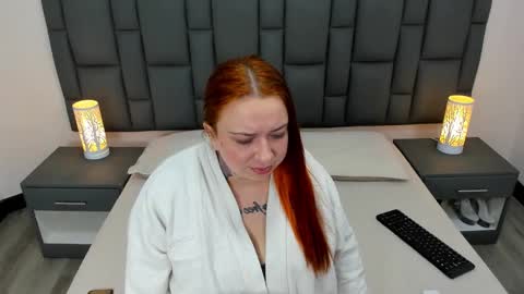 Snapshot of miaandmolly_ chatting on 01/12/25, 08:04 mia red hair molly short hair online show from 01/12/25, 08:04