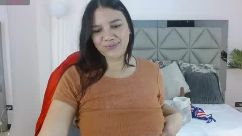 Snapshot of miaarodriguez1_ chatting on 11/26/25, 08:32 Mia Rodriguez online show from 11/26/25, 08:32