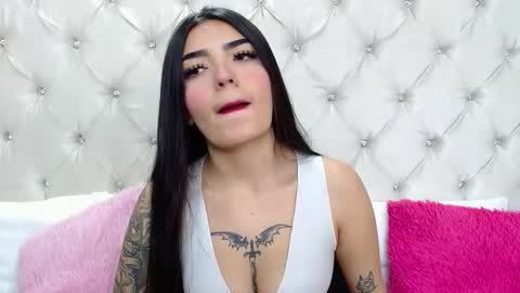 Snapshot of miaasmiith_ chatting on 09/09/25, 11:43 Alexandra online show from 09/09/25, 11:43