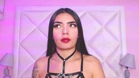 Snapshot of miaasmiith_ chatting on 10/11/25, 12:04 Alexandra online show from 10/11/25, 12:04