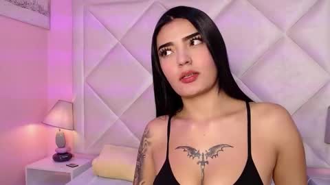 Snapshot of miaasmiith_ chatting on 10/28/25, 11:47 Alexandra online show from 10/28/25, 11:47