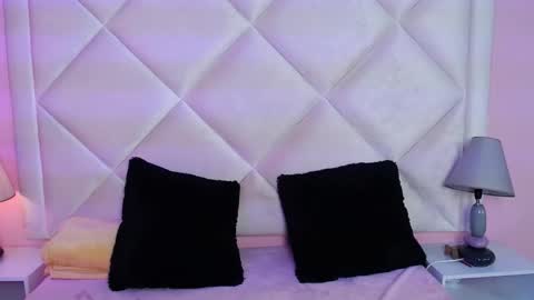 Snapshot of miaasmiith_ chatting on 11/08/25, 03:29 Alexandra online show from 11/08/25, 03:29