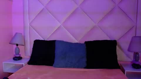 Snapshot of miaasmiith_ chatting on 11/21/25, 01:43 Alexandra online show from 11/21/25, 01:43