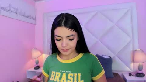 Snapshot of miaasmiith_ chatting on 02/04/26, 11:27 Alexandra online show from 02/04/26, 11:27