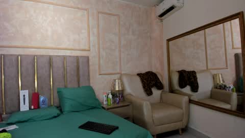 Miaasummer online show from 04/22/26, 11:34