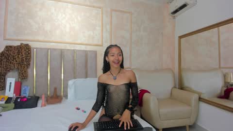 Miaasummer online show from 05/04/26, 11:39