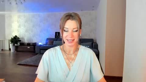 Mia online show from 07/07/26, 06:47
