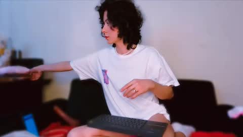 Snapshot of miabeautyxxx chatting on 02/21/25, 03:21 miabeautyxxx online show from 02/21/25, 03:21