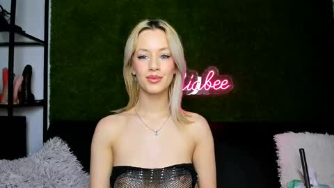 MiaBeeX online show from 05/17/26, 05:09