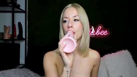 MiaBeeX online show from 06/16/26, 03:47