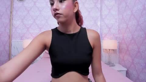 Snapshot of miabloom19 chatting on 06/18/26, 11:42 Mia online show from 06/18/26, 11:42
