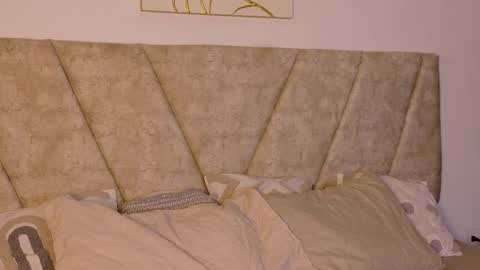 miablumm_ online show from 12/02/25, 11:37