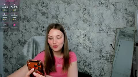 Mia online show from 04/07/26, 10:05