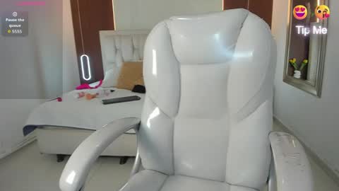 Snapshot of miabrunette23 chatting on 06/07/26, 06:17 MIA online show from 06/07/26, 06:17