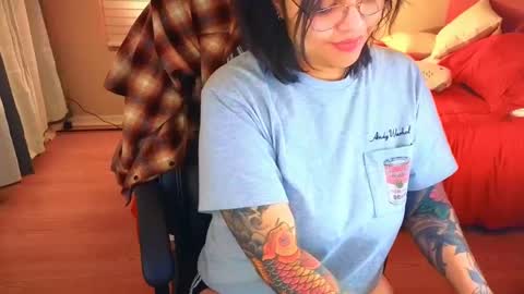 Mia online show from 01/15/25, 04:04