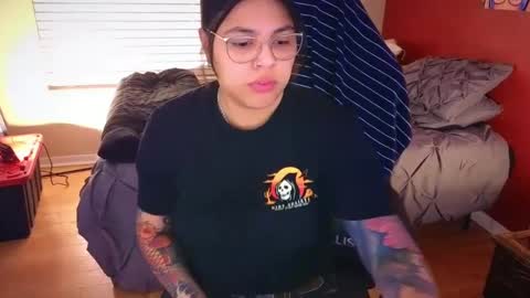 Mia online show from 01/20/25, 01:28