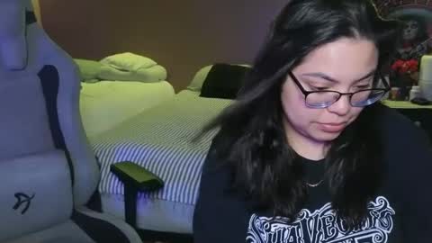 Mia online show from 10/01/25, 02:50